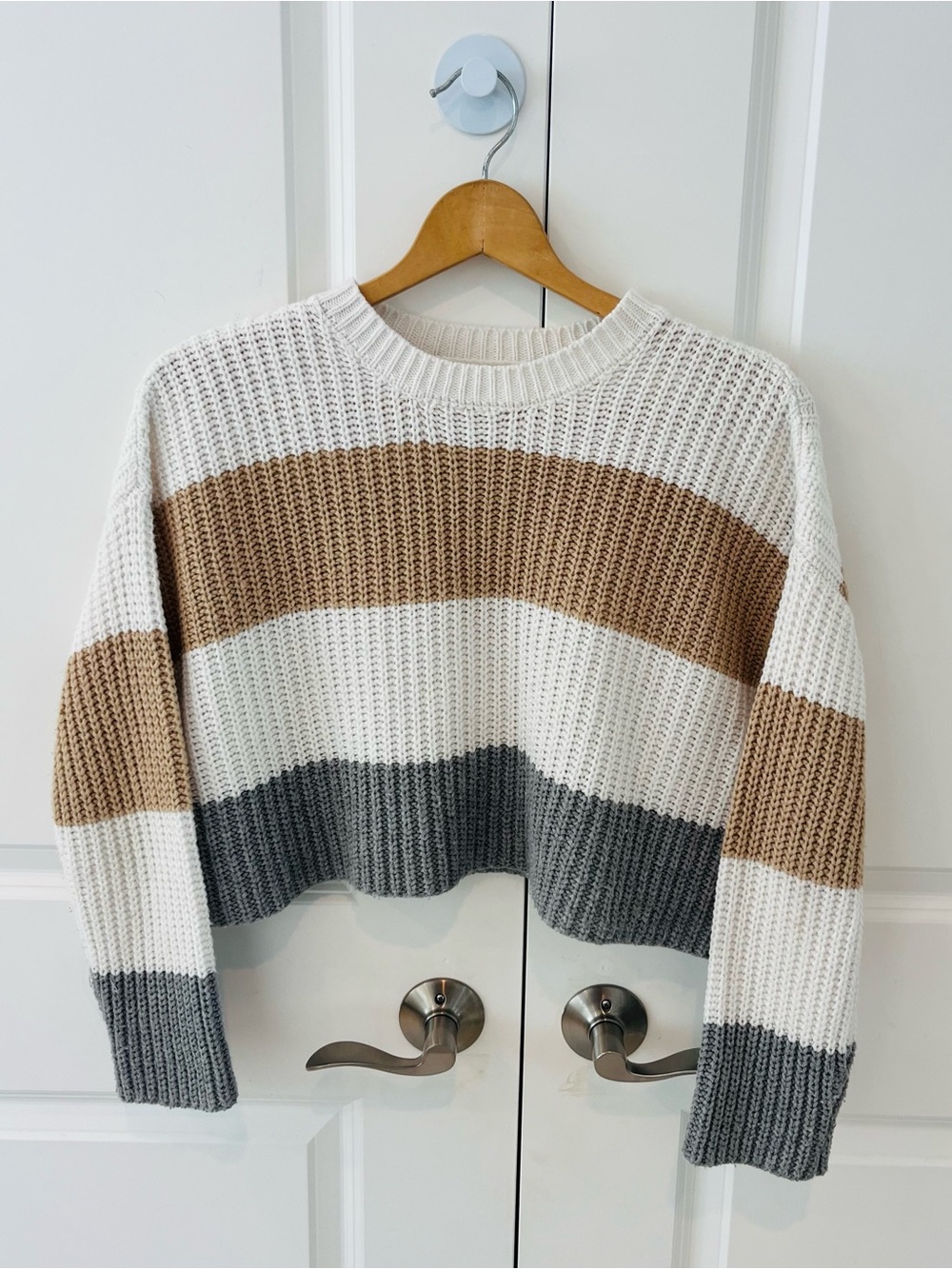 Moon & Madison women’s XS cropped wide striped crewneck sweater